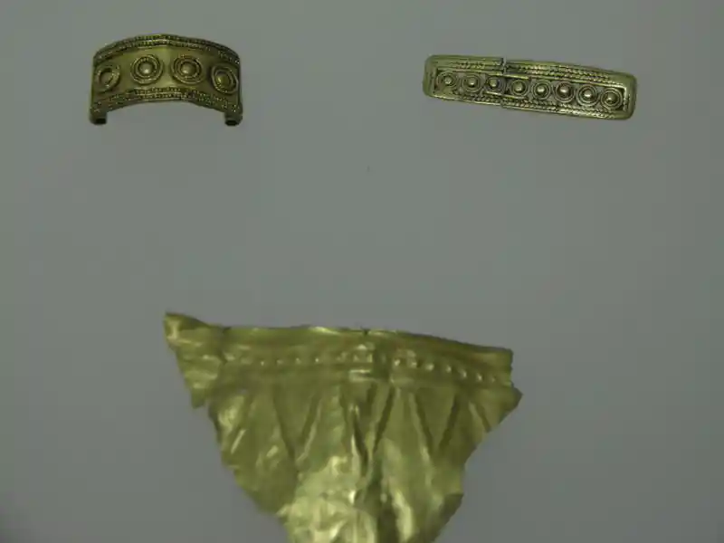 Gold casings of standard finials and various items